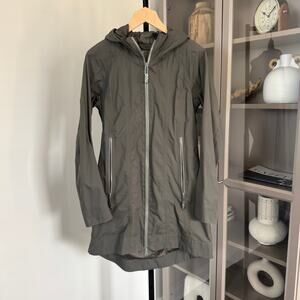 Lululemon Right As Rain Olive Green Repellent Hooded Rain Jacket 6 Gray Coat